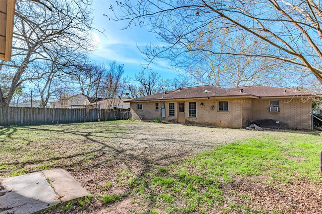 Building Photo - 1126 10th St