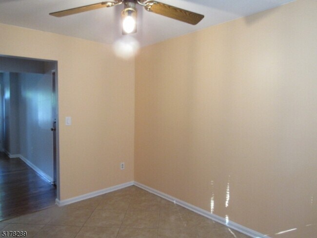 Building Photo - 1 Colonial Dr