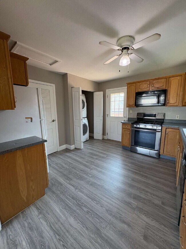 Building Photo - 3 bedroom - Montrose
