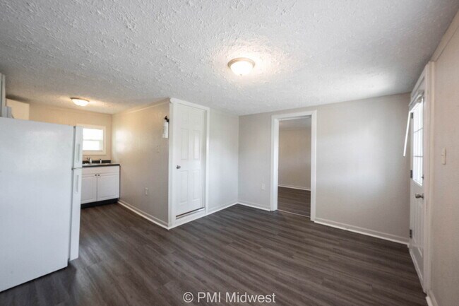 Building Photo - "Charming 1-Bedroom Retreat in Greenfield ...