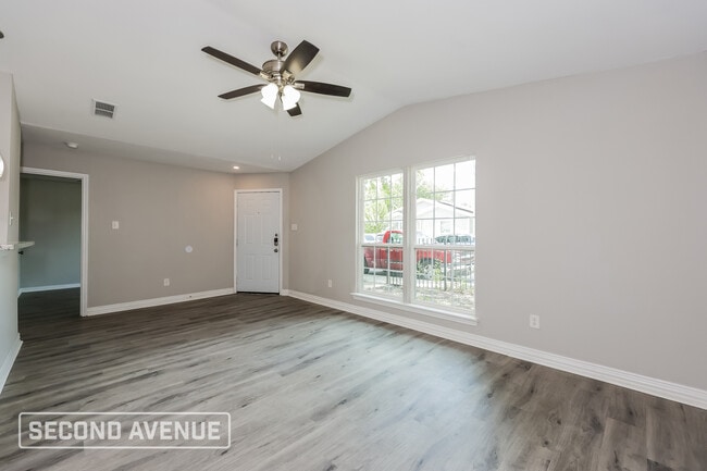 Building Photo - 2024 Lewiston Ave