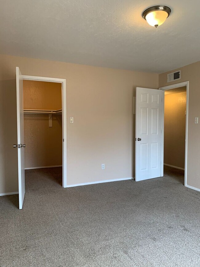 Building Photo - 1011 Meadowlark Ct SE