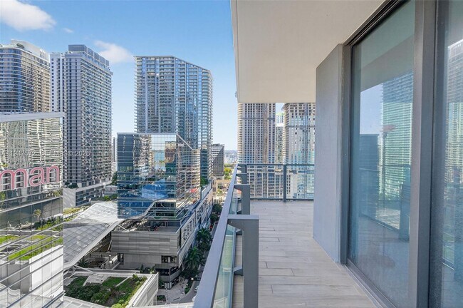 Building Photo - 68 SE 6th St