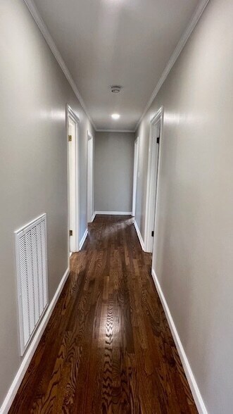 Building Photo - 425 Westview Dr NE