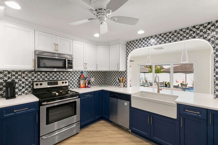 Building Photo - 685 N Barfield Dr