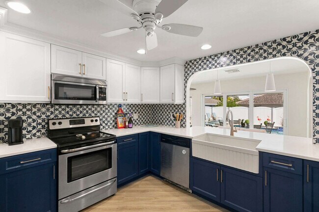 Building Photo - 685 N Barfield Dr