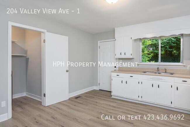 Building Photo - 204 Valley View Ave