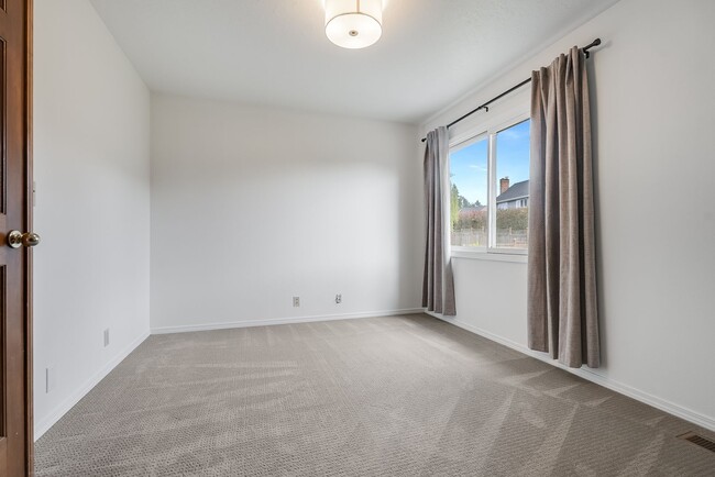 Building Photo - Beautiful 4 Bed, 3 Bath Rental Home in Cedar Mills Neighborhood!