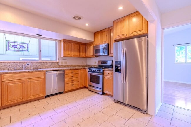 Building Photo - 1523 Valdez Way