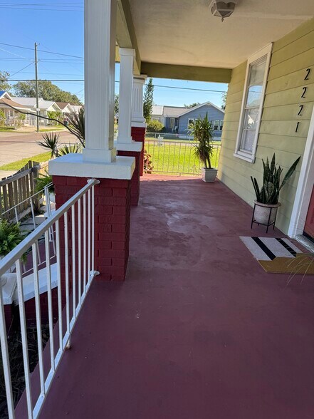 Building Photo - 2221 Corrine St