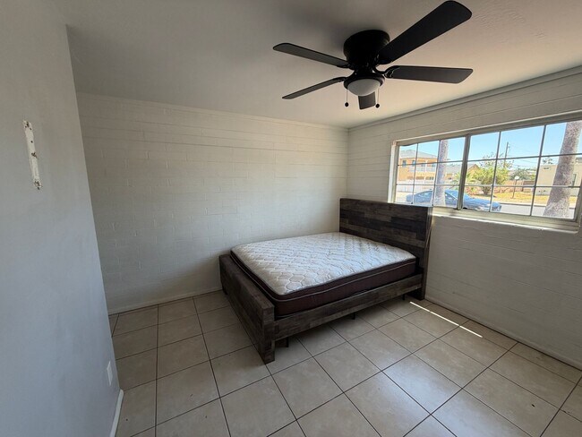 Building Photo - 2 Bedroom 2 Bath Condominium in Great Location