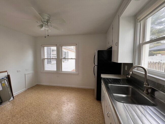 Building Photo - 123 Gould Ave