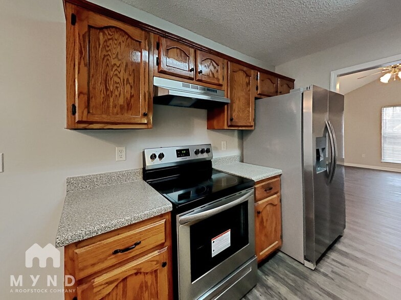 Building Photo - 7825 Sarah Ann Dr S