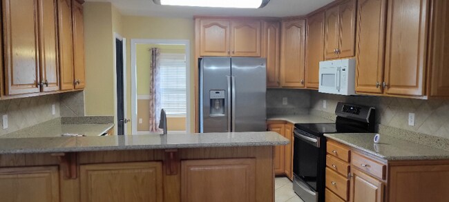 Building Photo - 208 Princess Anne Cir