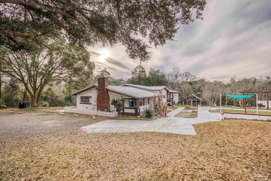 Building Photo - 2370 Hencye Dr