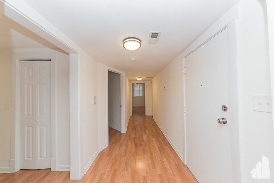 Building Photo - 4948 N Harding Ave