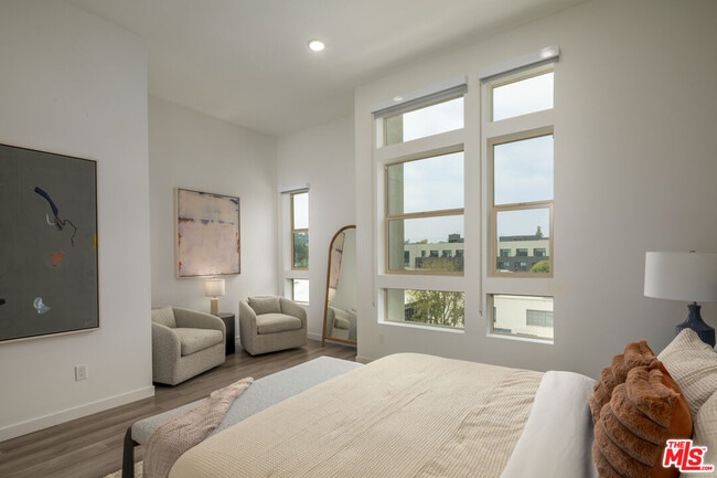 Building Photo - 2720 N Cadence Wy