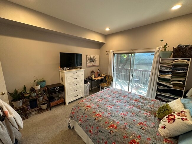 Building Photo - 957 W Montana St