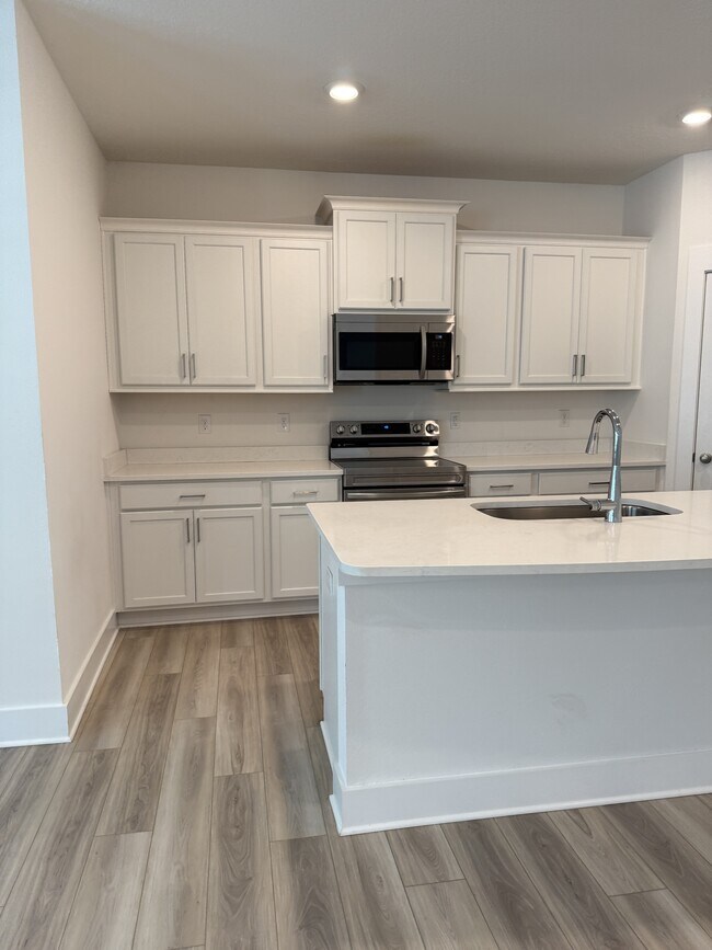 Building Photo - 210 Lyla Ln