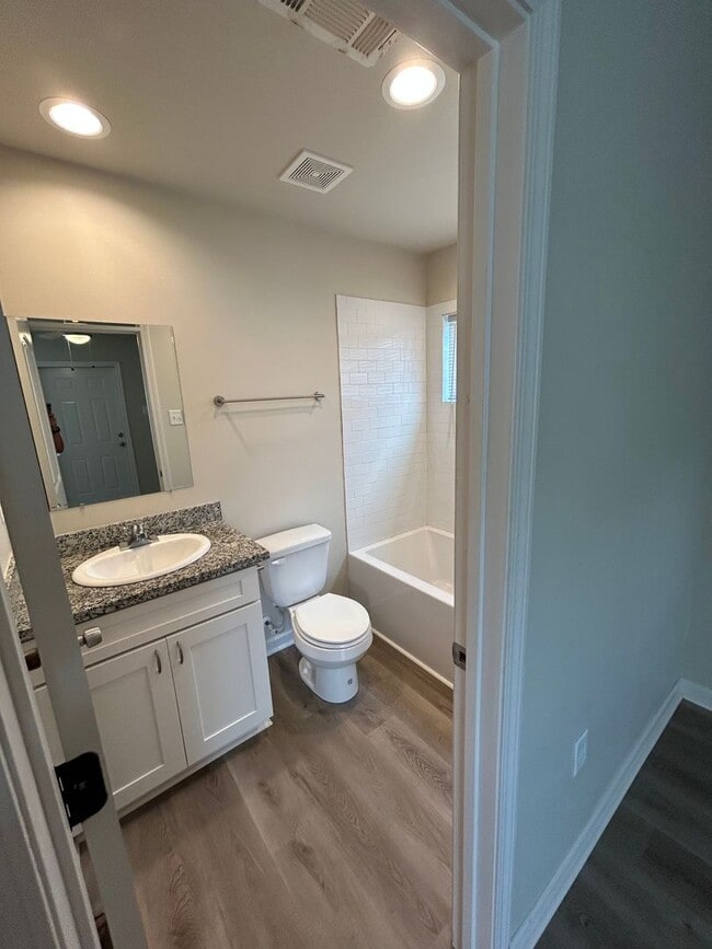 Building Photo - ckb532