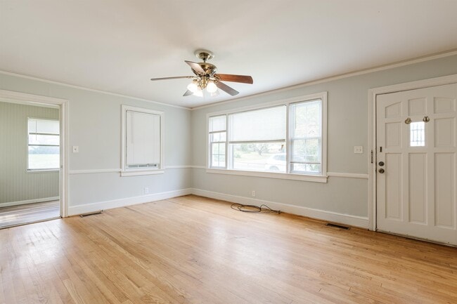 Building Photo - 119 Merrilat Ave