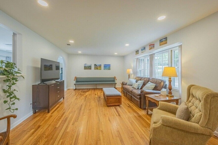 Primary Photo - 635 Rivermont Rd