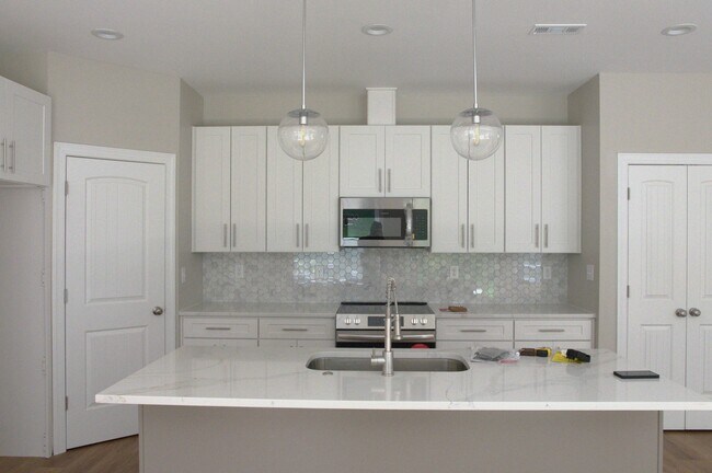 Building Photo - 7444 Malabar Rd