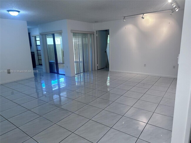 Building Photo - 8810 SW 123rd Ct