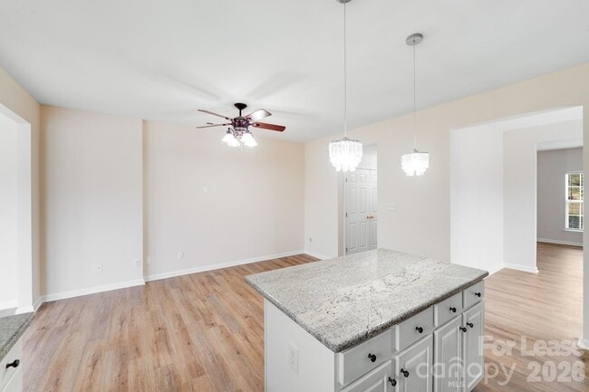 Building Photo - 4901 Sunburst Ln