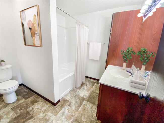 Building Photo - 3 br, 2 bath  - Journey Twin Homes