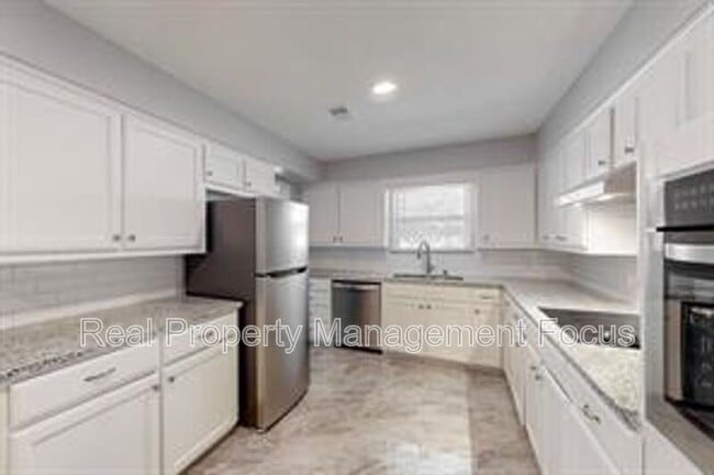 Building Photo - 14724 Overview Dr