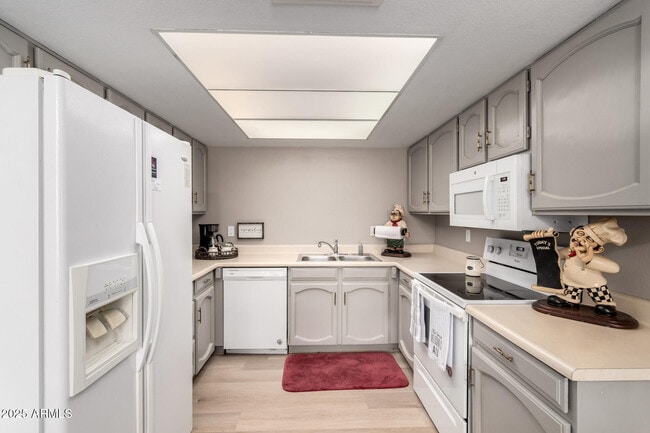 Building Photo - 3407 N Pleasant Dr