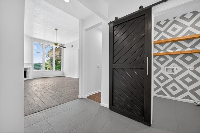 Building Photo - 319 Fantasy Ln