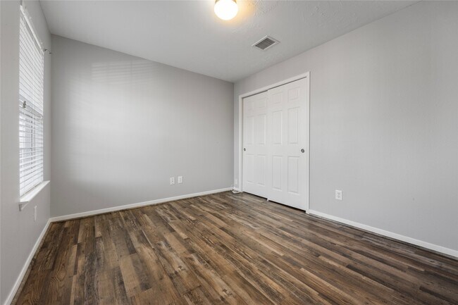 Building Photo - 6354 Wilshire Ridge