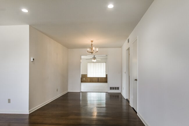 Building Photo - 1516 Sheffield Rd