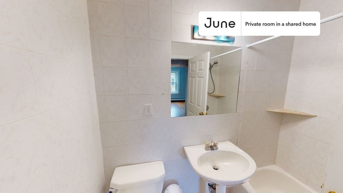Building Photo - Room in Shared 4 bed/2 bath home in Allston