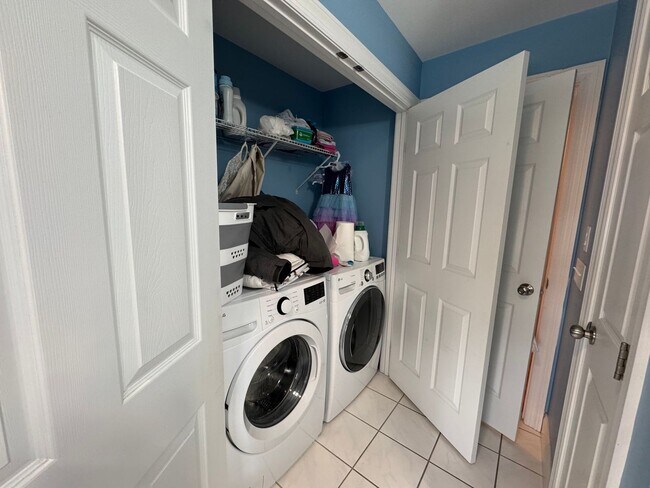 Building Photo - Waltham 3 bed 2.5 Bath