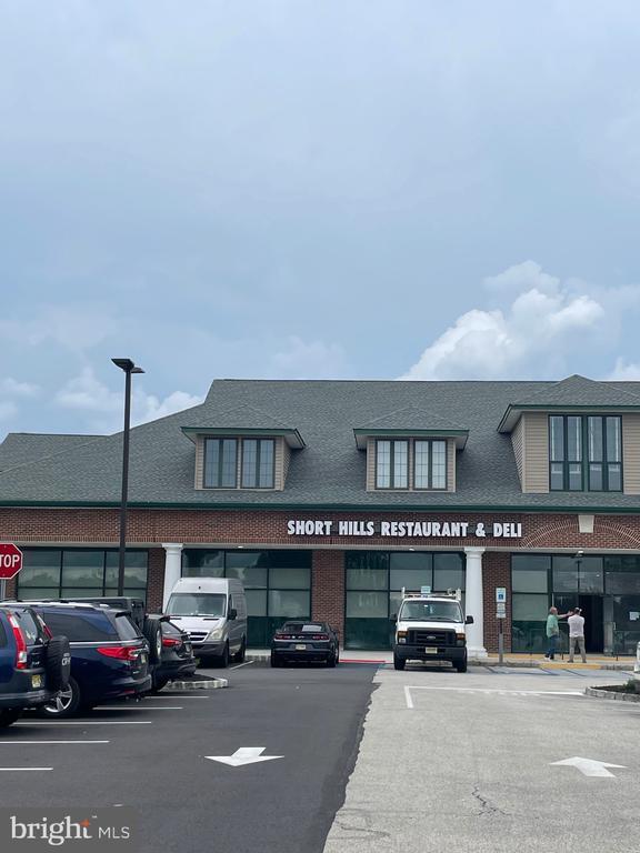 Building Photo - 5 Bridle Ct