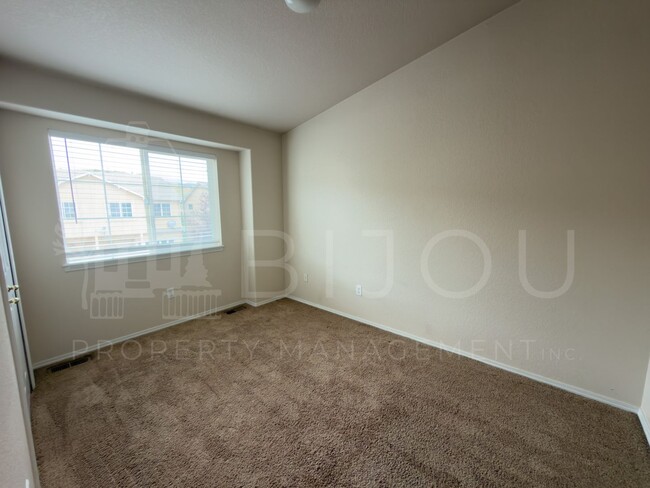 Building Photo - 2533 Mesa Springs View