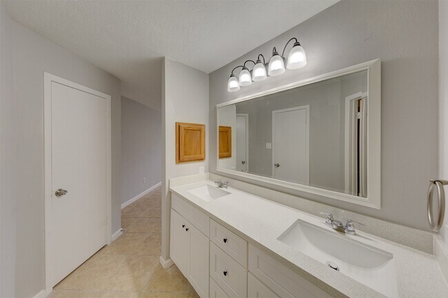 Building Photo - 16926 Manowar Ln