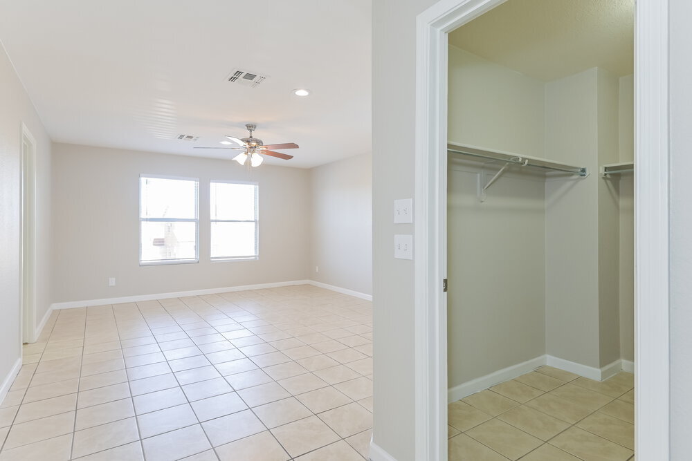 Building Photo - 1552 E Maryland Pl