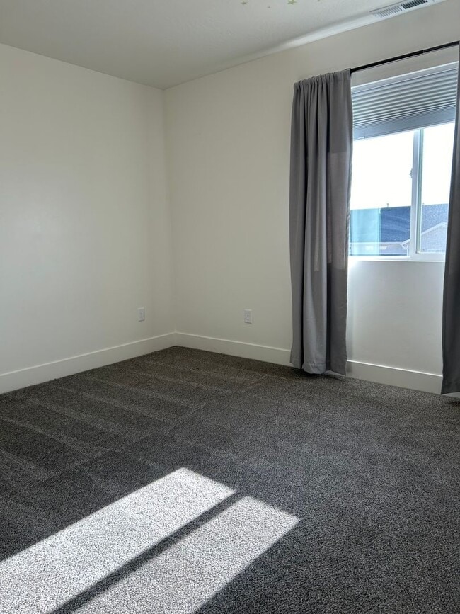 Building Photo - Beautiful home for rent!