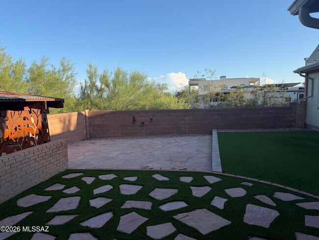 Building Photo - 3800 N Tanuri Dr
