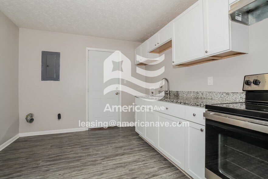 Building Photo - 701 19th Ave
