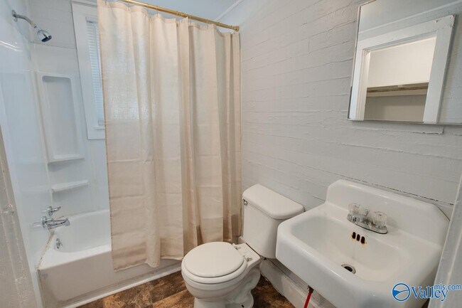 Building Photo - 3701 Fairview St SW