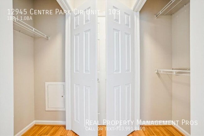 Building Photo - 12945 Centre Park Cir