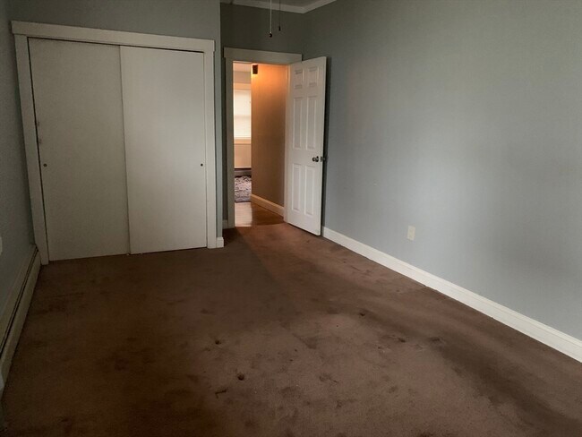 Building Photo - 293 Linden St