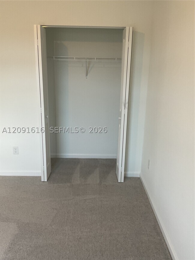 Building Photo - 5924 NW Fairfox Wy