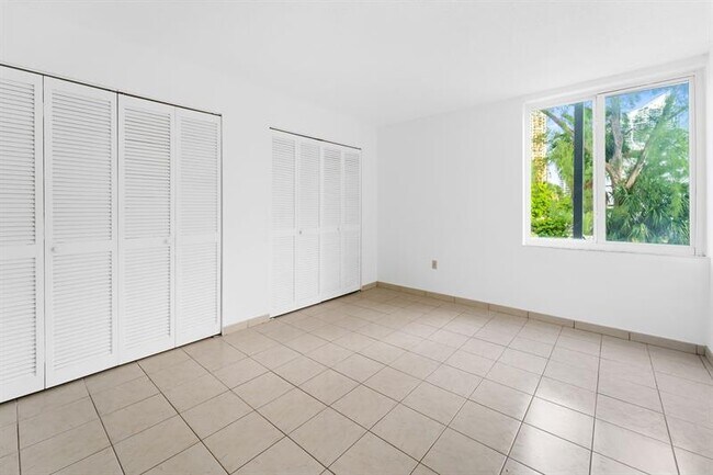 Building Photo - 250 180th Dr