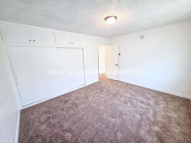 Building Photo - 240 E Burnett St